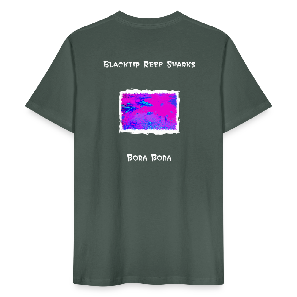 21.09.23 Taijn Torijn "Blacktip Reef Sharks - Bora Bora" - Männer Bio-T-Shirt - Graugrün